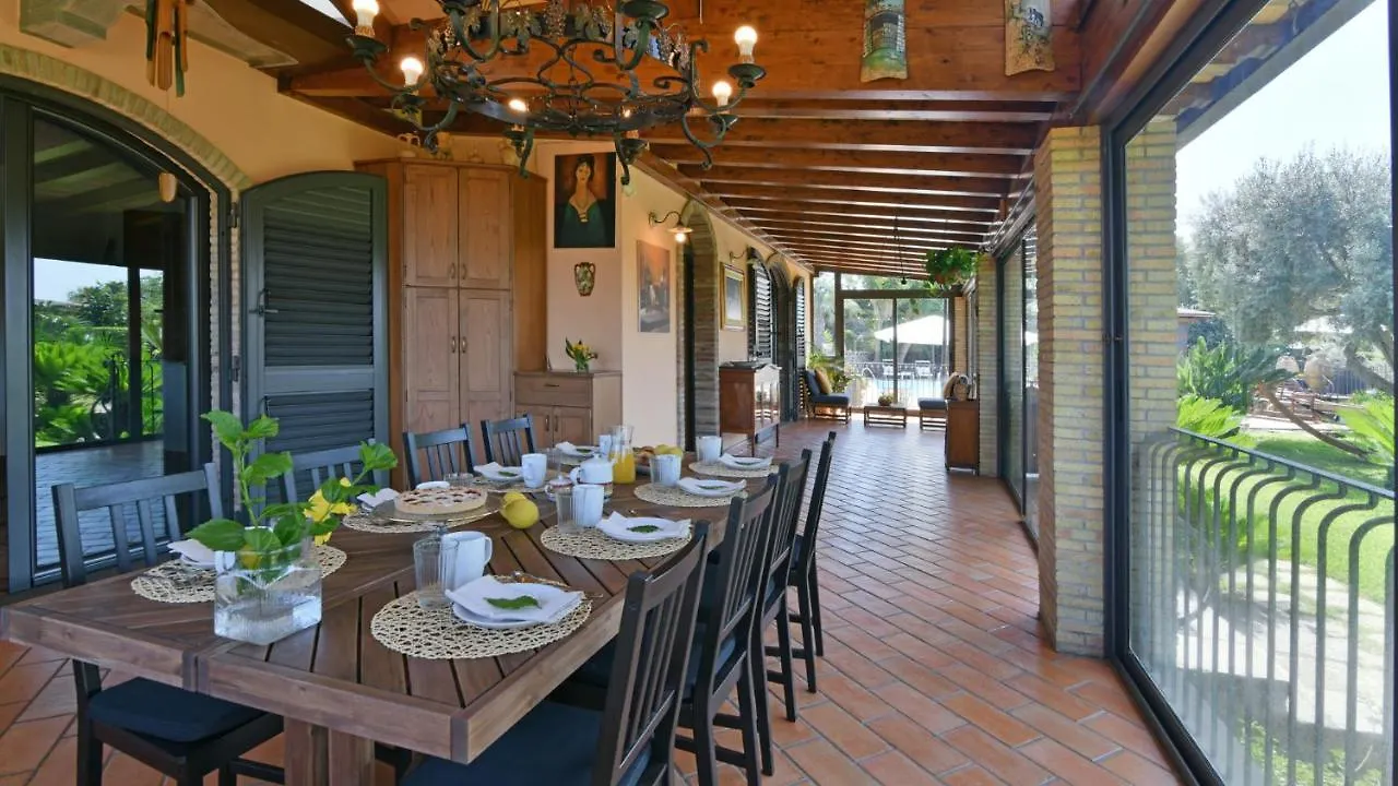 Villa Biddizza 10, Emma Villas Acireale Italy