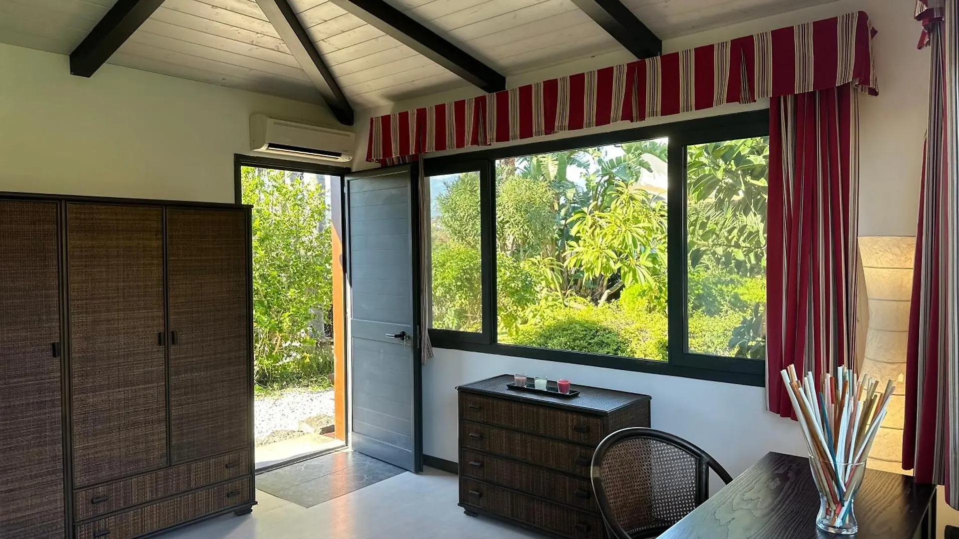 Villa Biddizza 10, Emma Villas Acireale